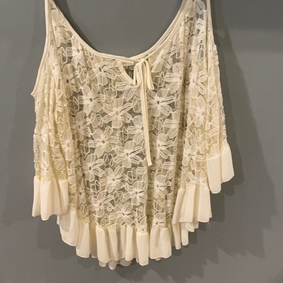 Beautiful  cream cold shoulder blouse M - Picture 2 of 6